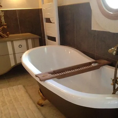 Sleeps 8 Pool *